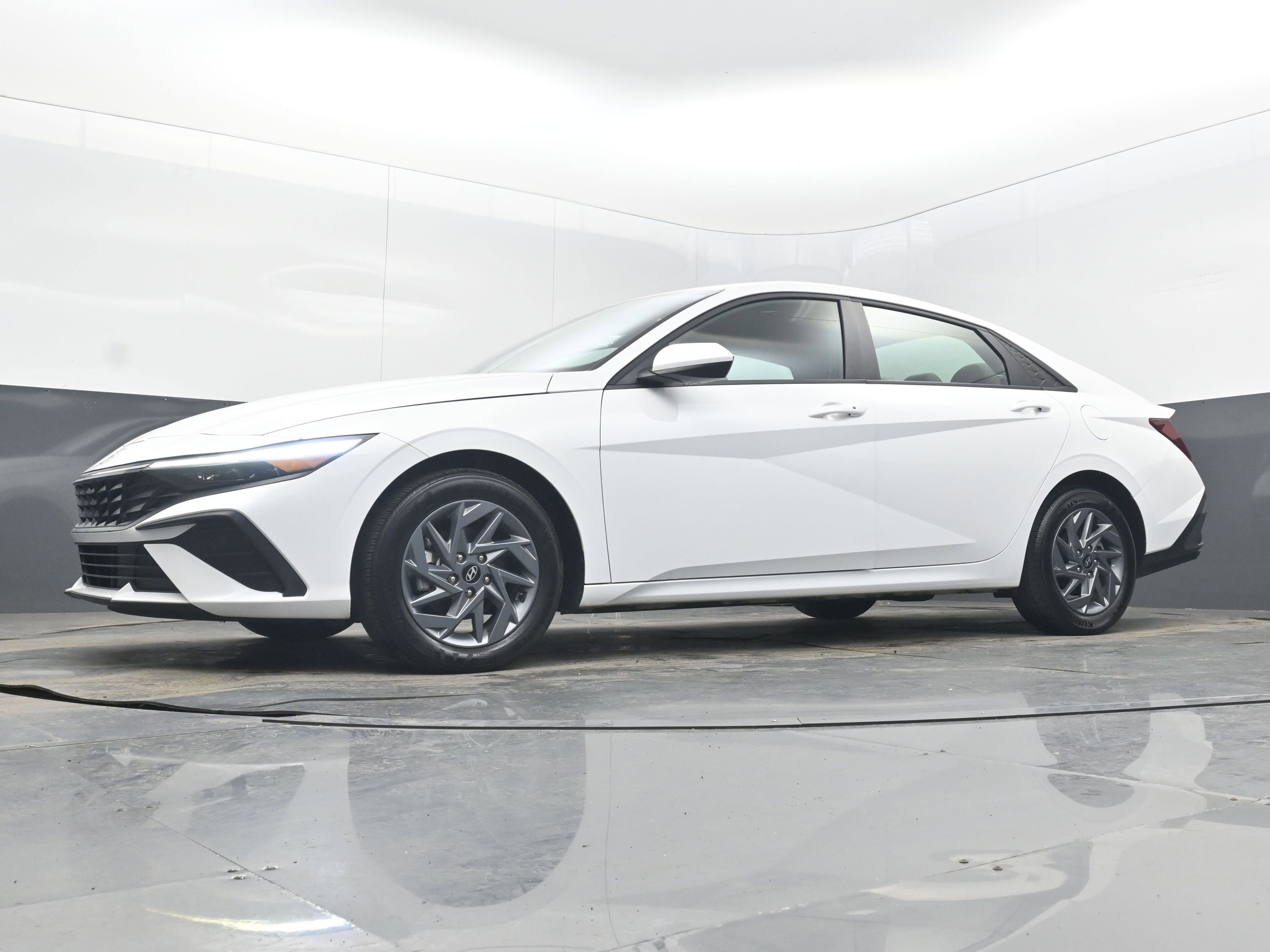 Used 2024 Hyundai Elantra SEL image 38