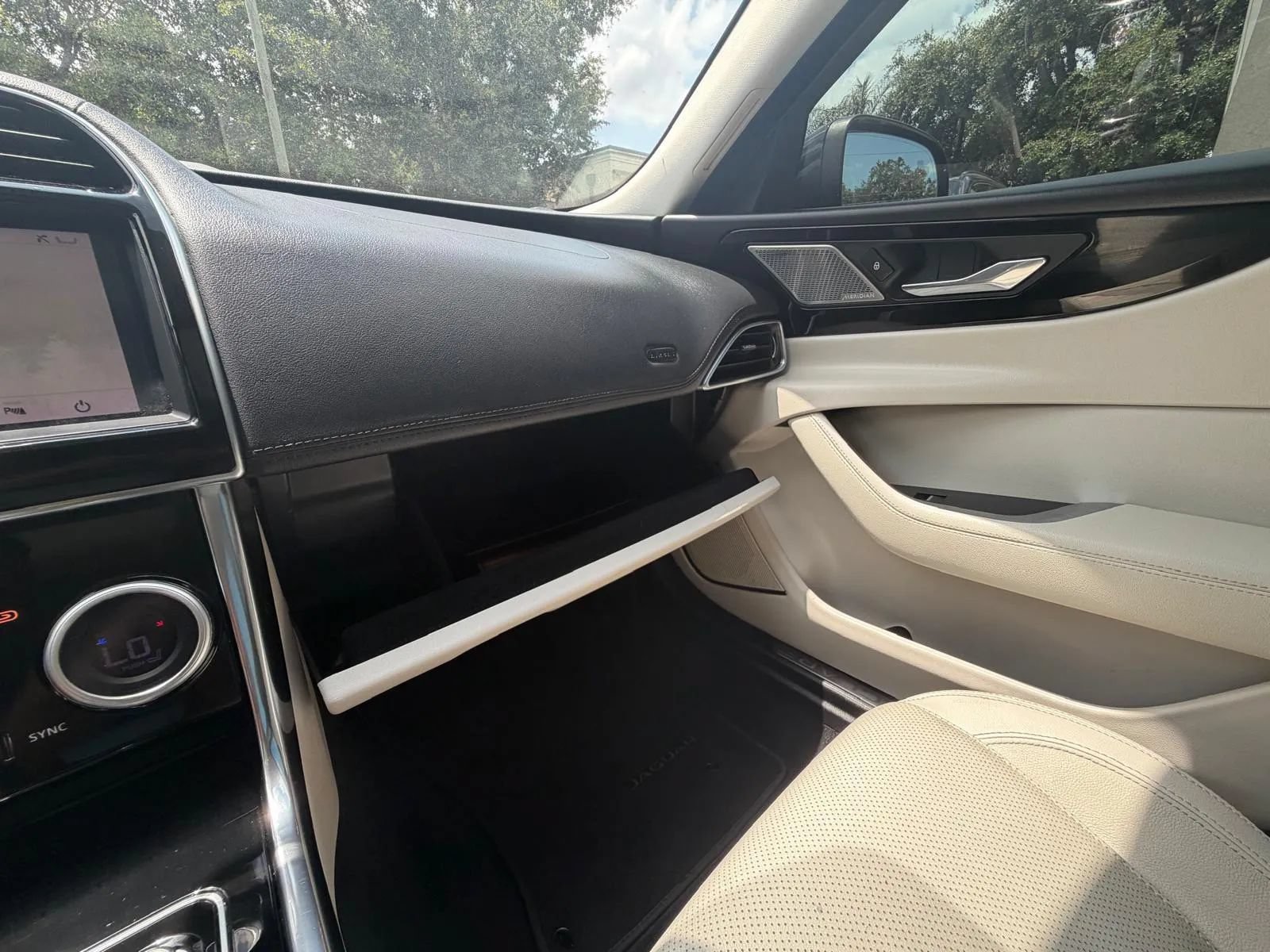 Used 2020 Jaguar XE S RWD image 14