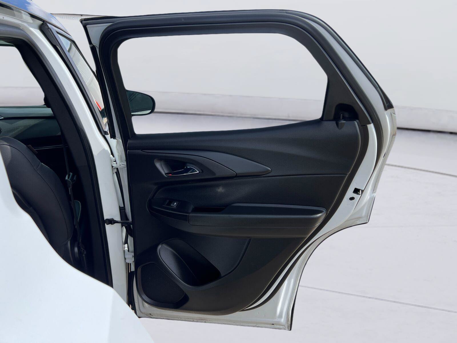 Used 2023 Chevrolet TrailBlazer RS w/ Sun and Liftgate Package FWD image 21