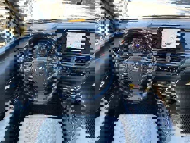 Used 2024 Lexus UX 250h F Sport image 32