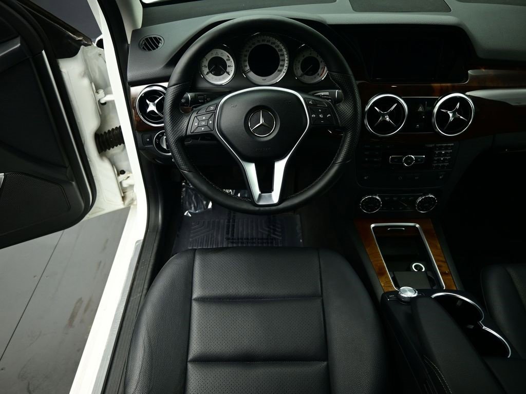 Used 2015 Mercedes-Benz GLK 350 4MATIC image 2