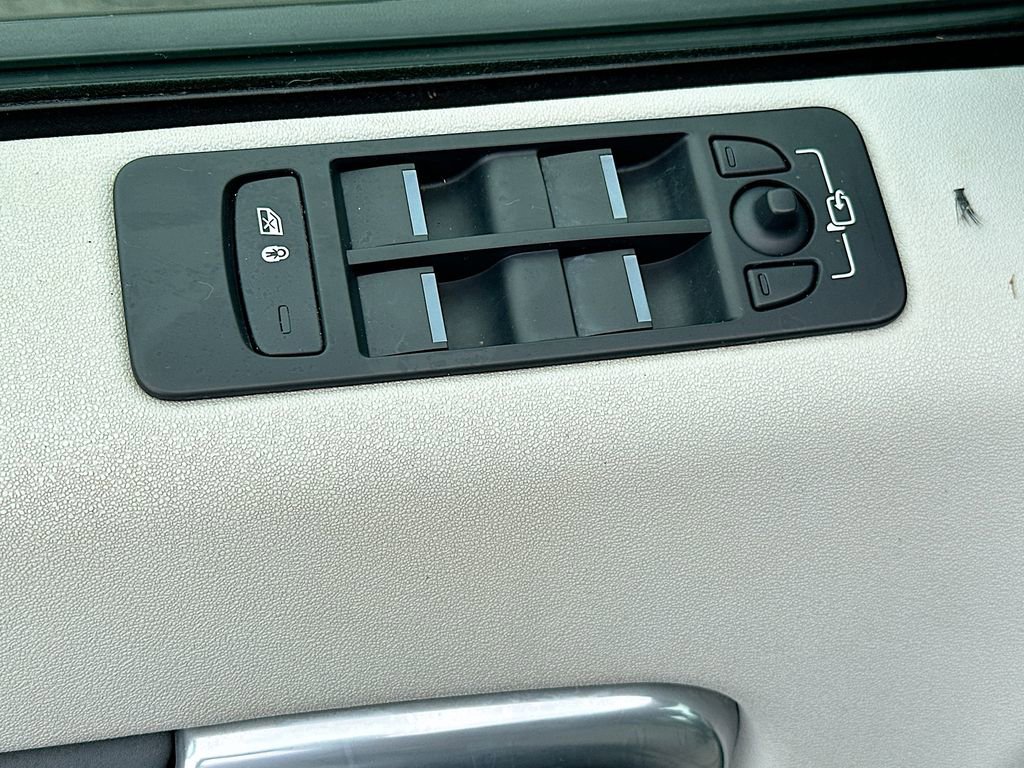 Used 2016 Land Rover Discovery Sport SE image 20