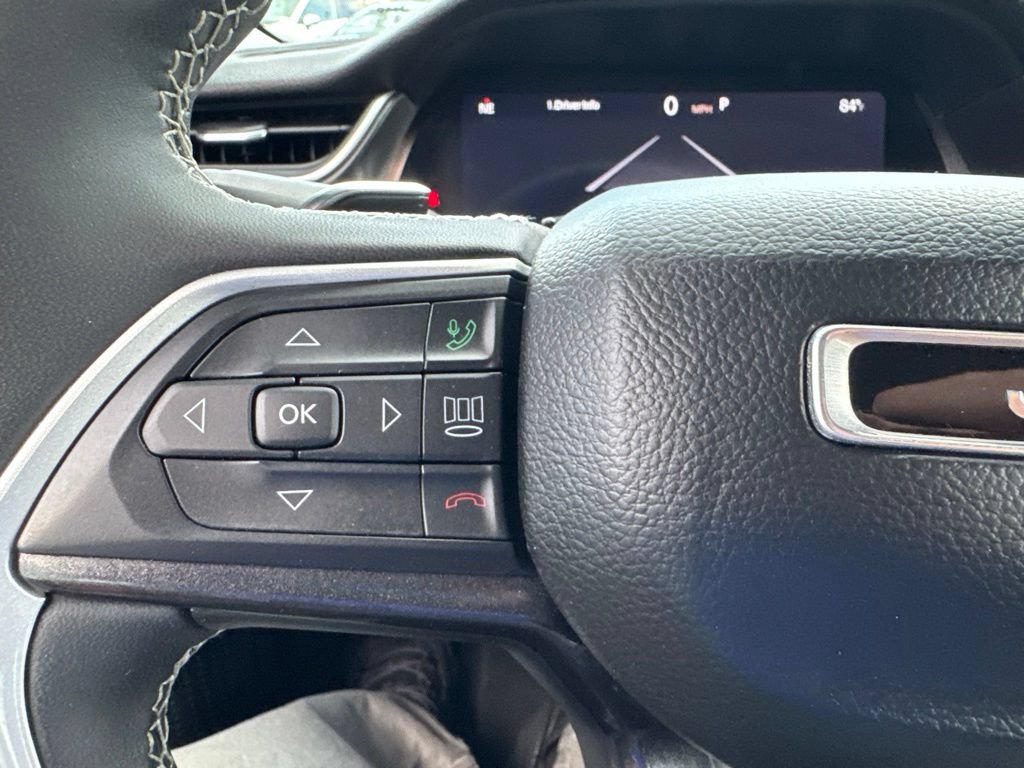 Used 2023 Jeep Grand Cherokee Laredo AWD/4WD image 21