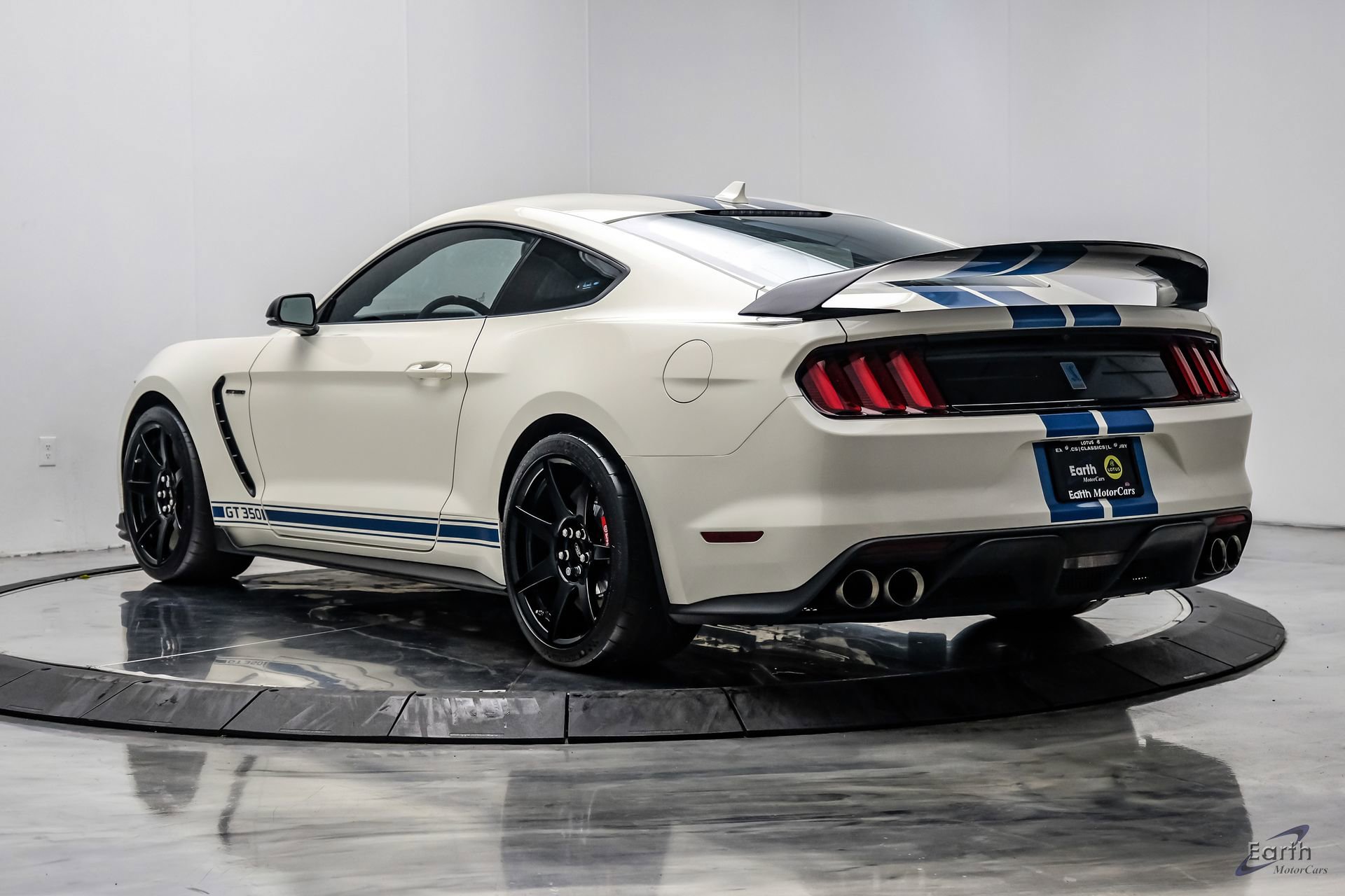 Used 2020 Ford Mustang Shelby GT350R w/ GT350R Equipment Group 920A RWD image 12
