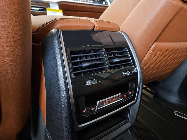 New 2026 BMW ALPINA XB7 AWD/4WD image 12