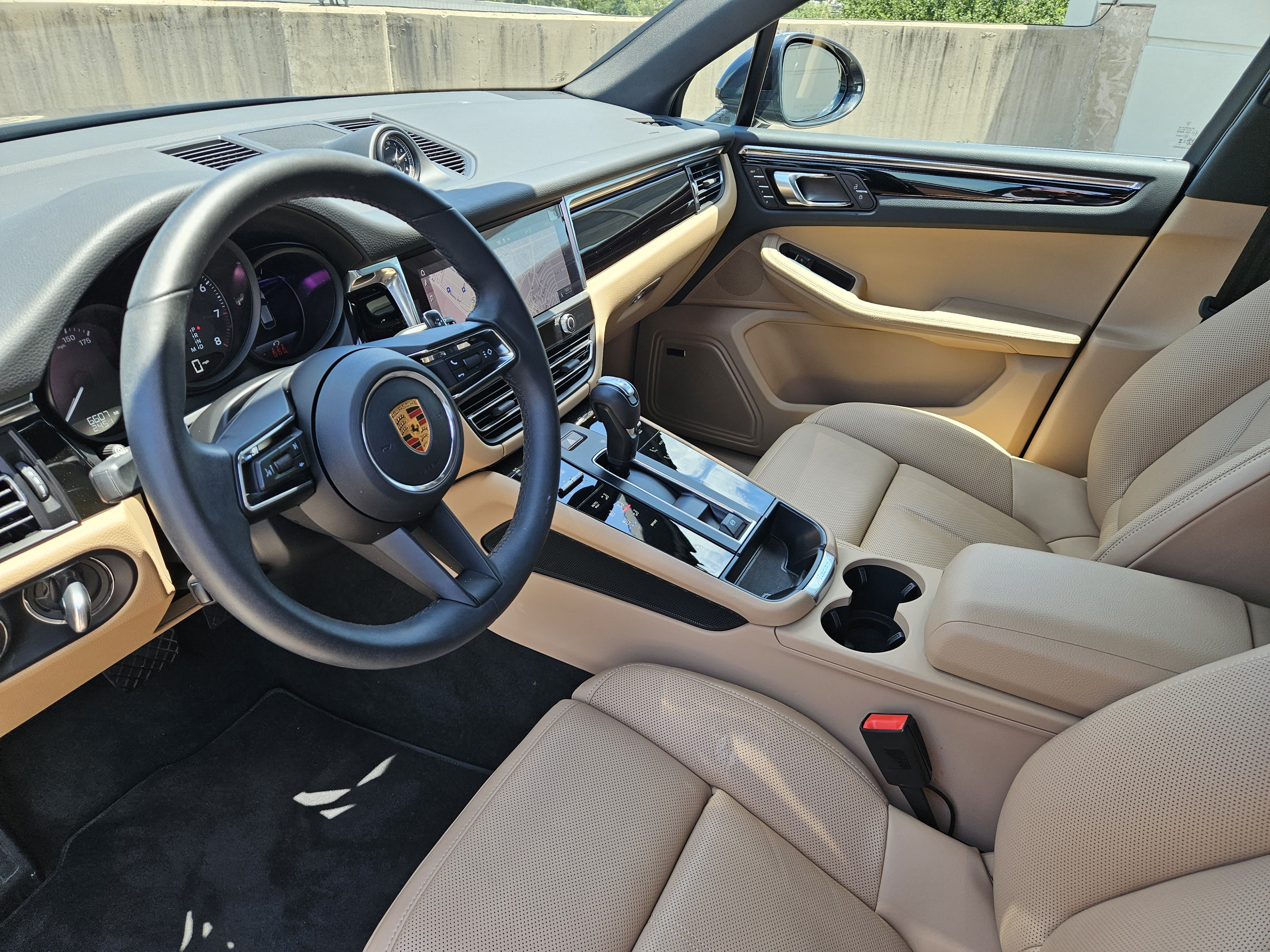 Certified 2026 Porsche Macan AWD/4WD image 4