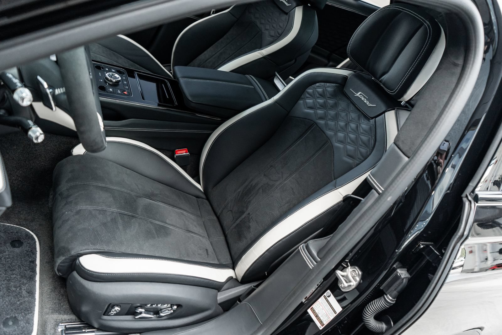 Certified 2025 Bentley Flying Spur Plug-In Hybrid AWD/4WD image 24