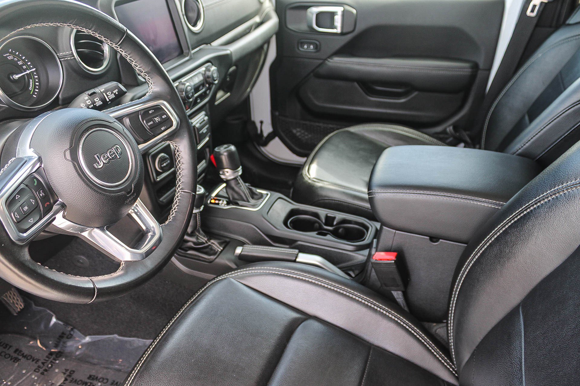 Used 2022 Jeep Wrangler Unlimited Sahara image 18