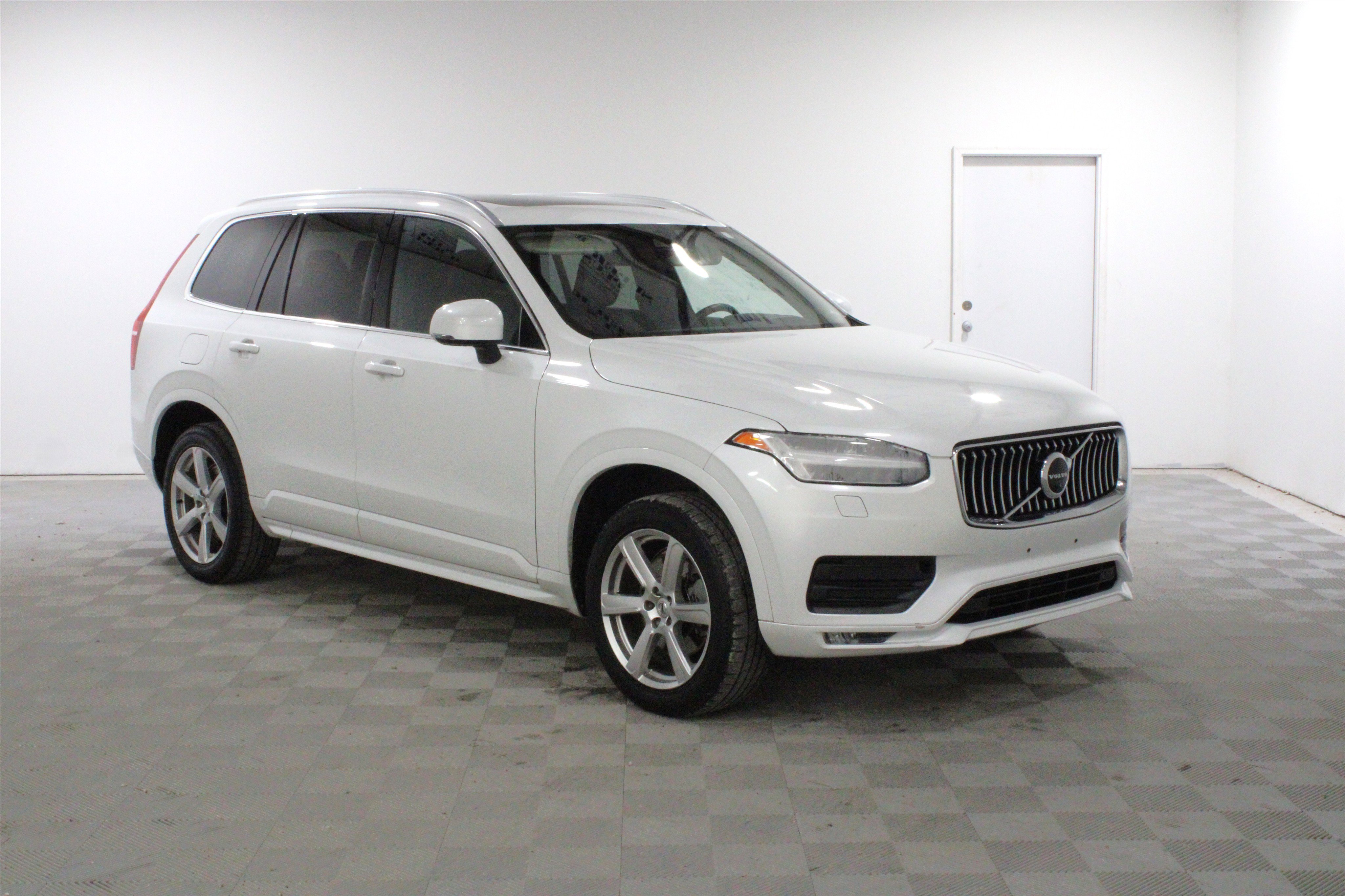 Used 2020 Volvo XC90 T6 Momentum AWD/4WD image 1