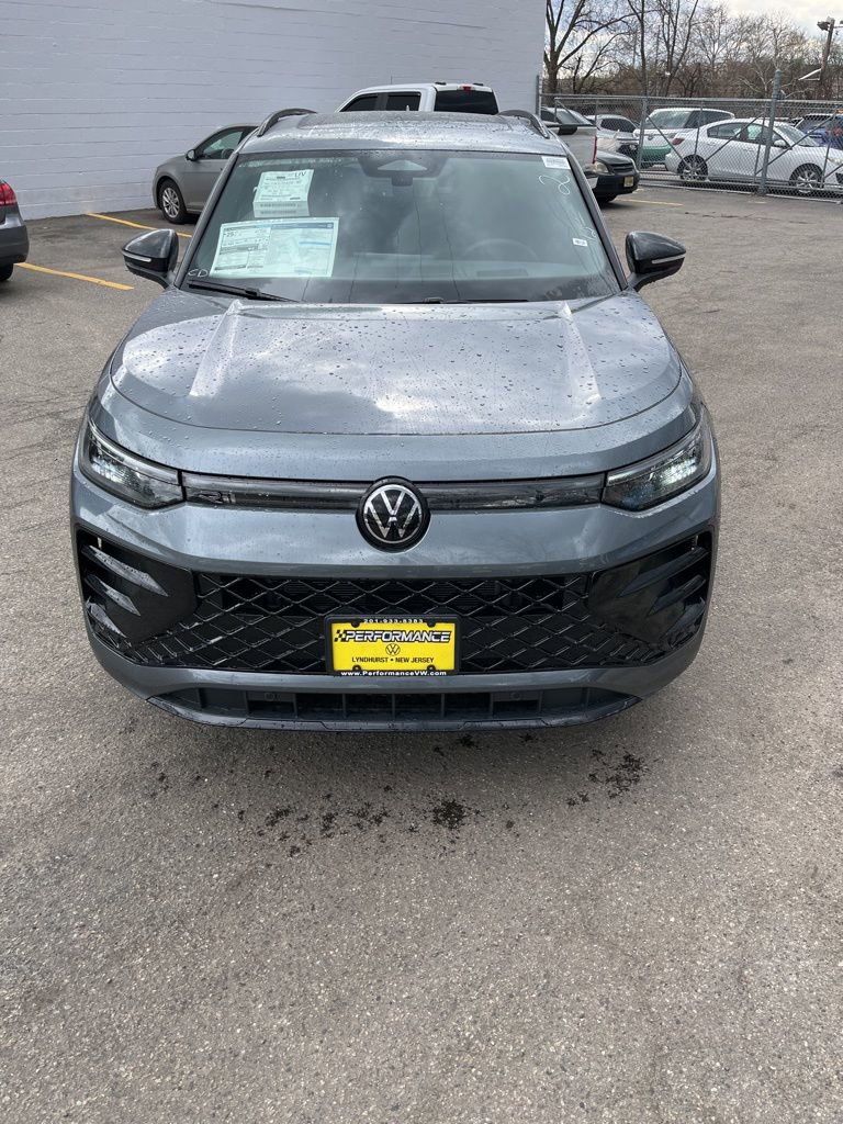 New 2026 Volkswagen Tiguan SE R-Line image 2