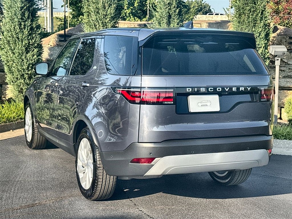 New 2026 Land Rover Discovery S image 2
