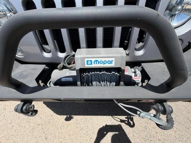 Used 2014 Jeep Wrangler Unlimited Rubicon w/ Connectivity Group AWD/4WD image 10