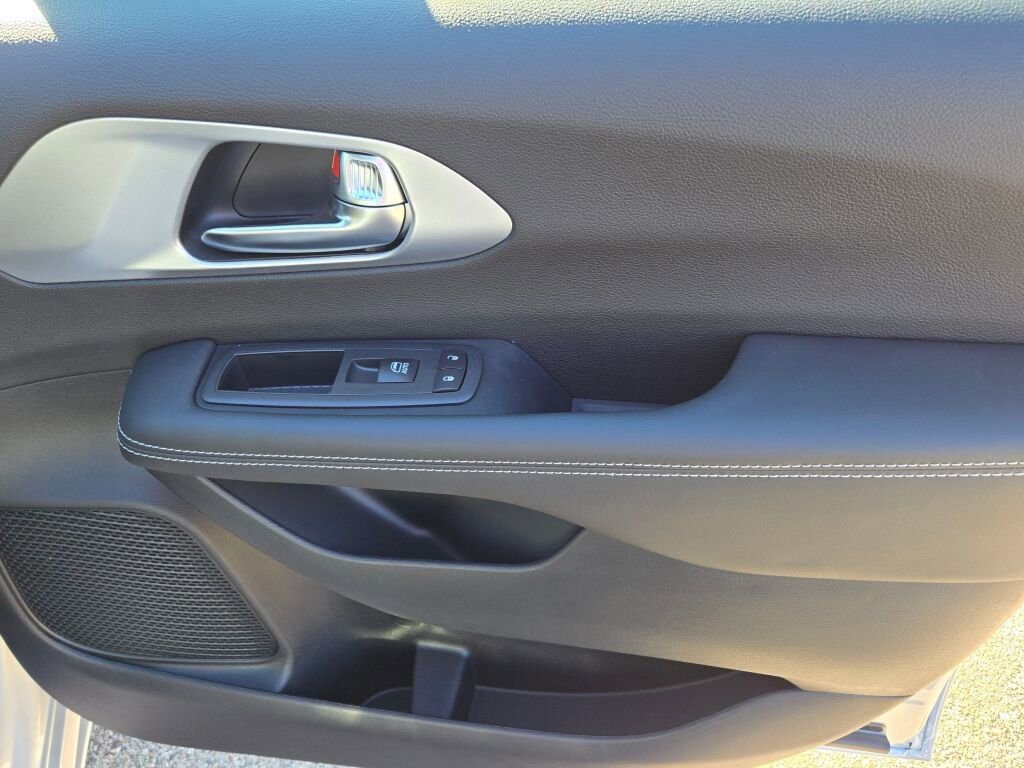 New 2026 Chrysler Pacifica Limited w/ S Appearance Package image 6
