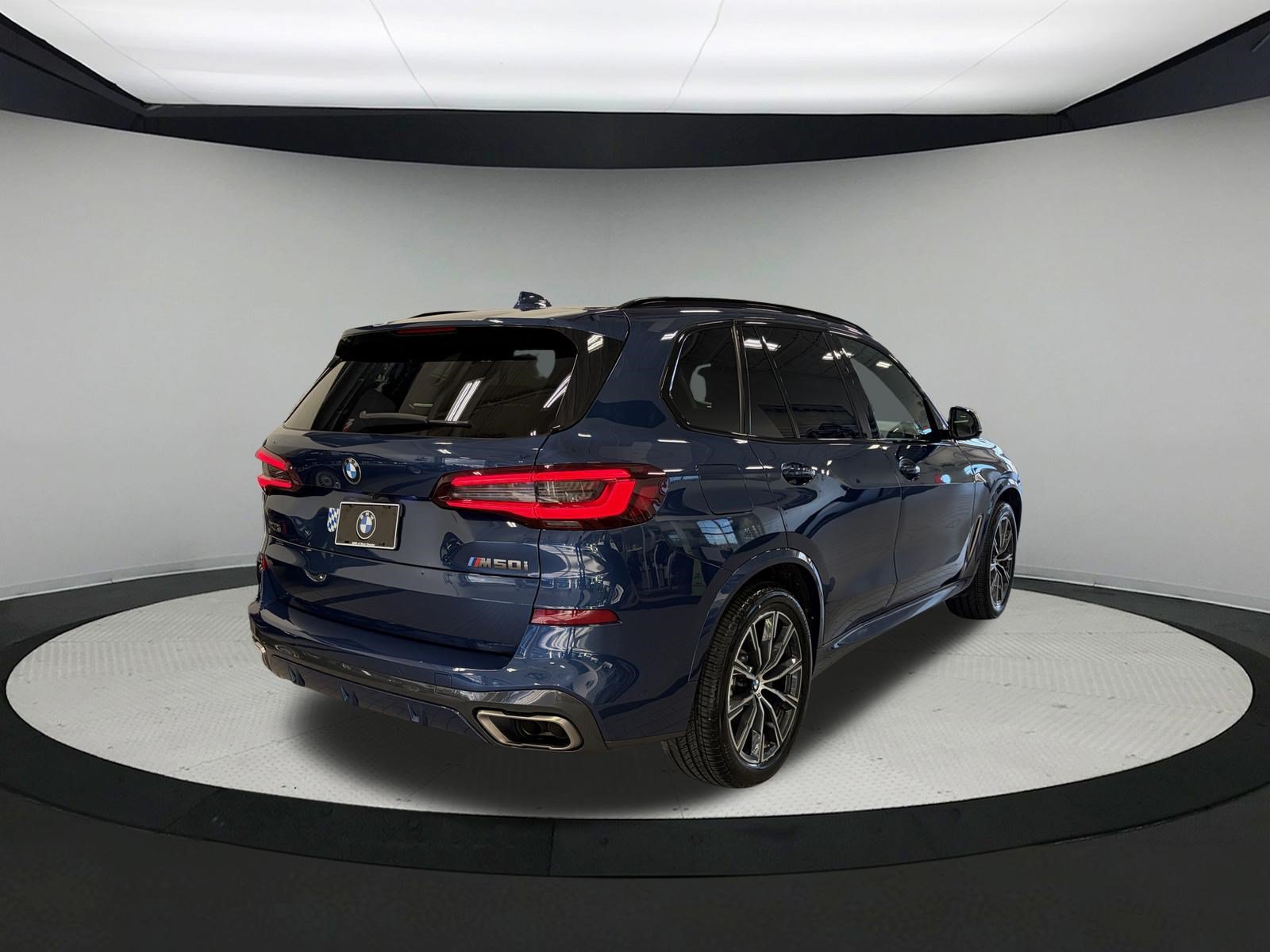 Used 2021 BMW X5 M50i w/ Executive Package AWD/4WD image 5