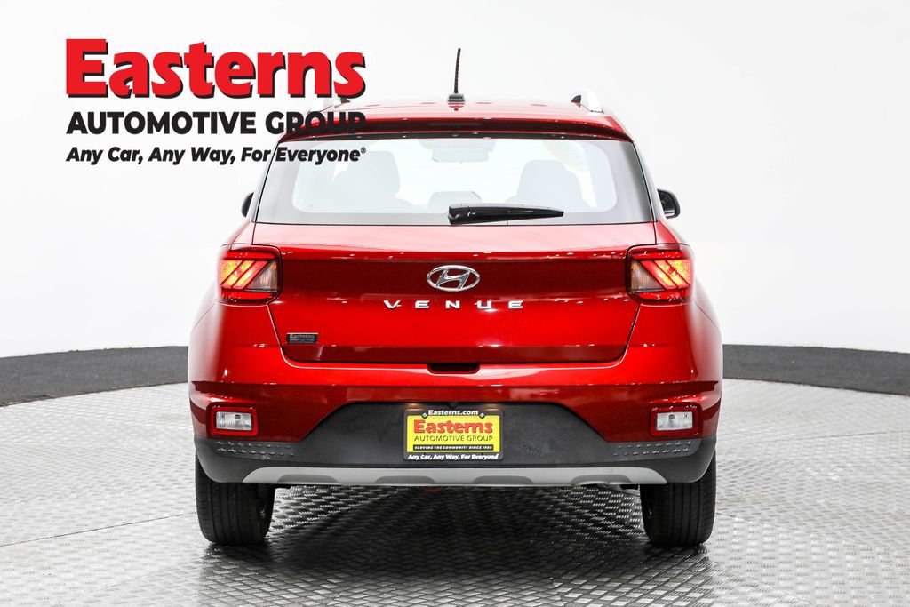 Used 2024 Hyundai Venue SEL image 6