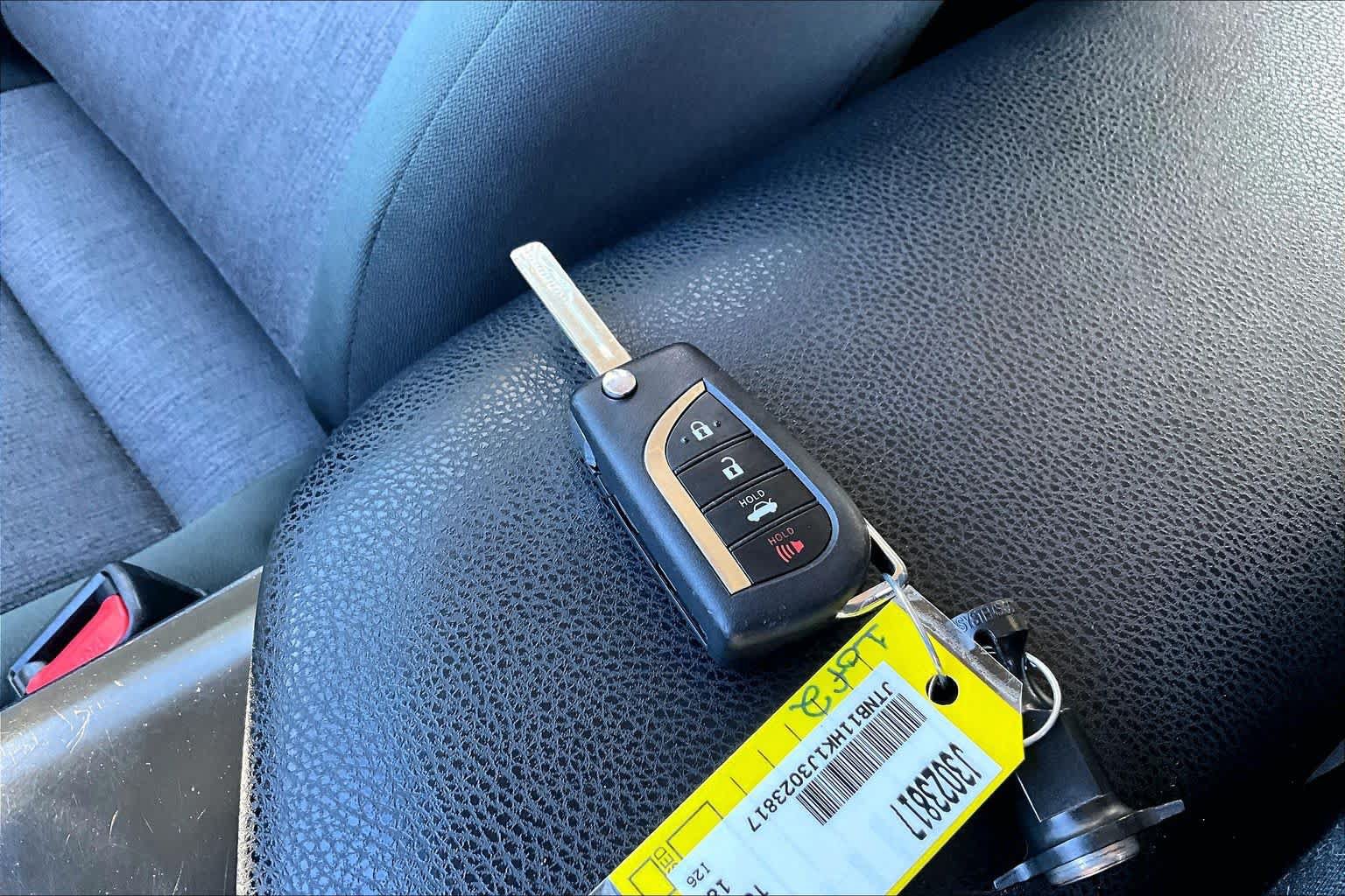 Used 2018 Toyota Camry LE FWD image 15