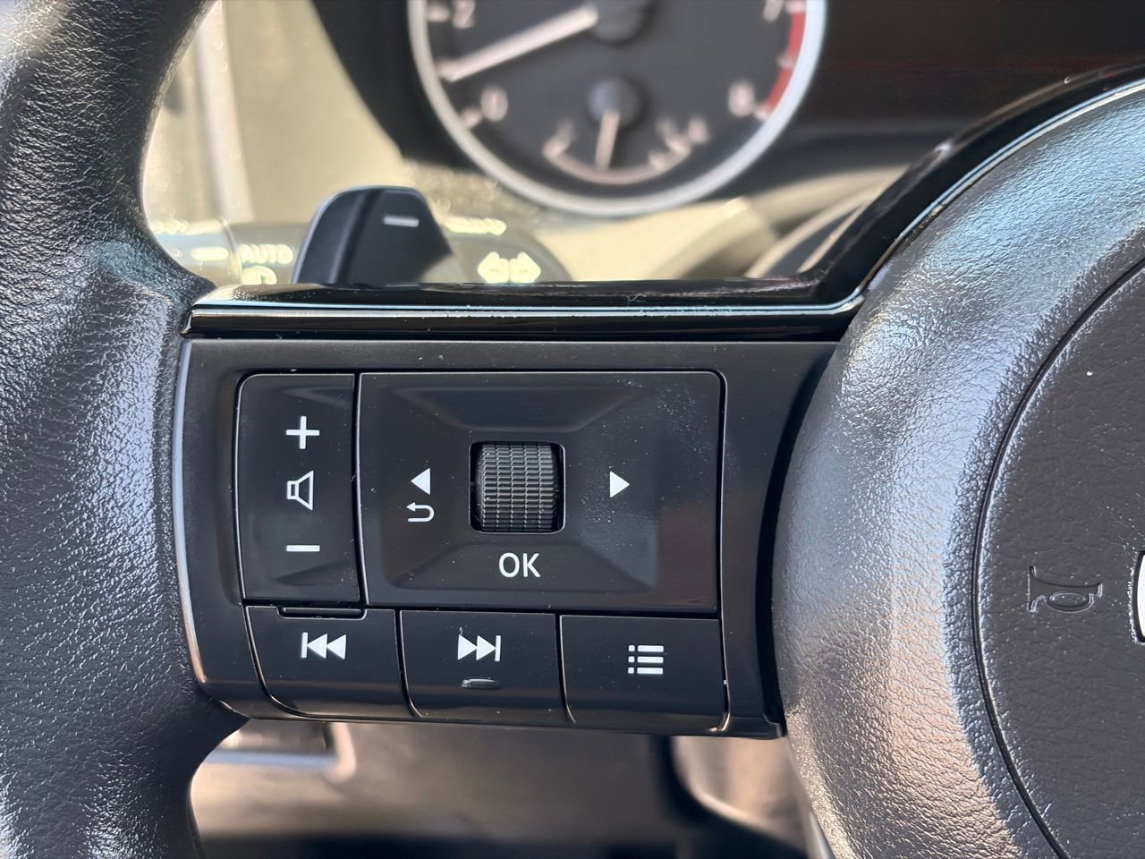 Certified 2023 Nissan Rogue SV FWD image 29