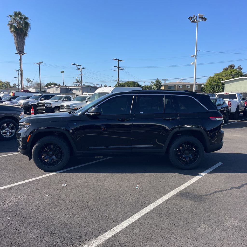Used 2022 Jeep Grand Cherokee Limited 4xe w/ Luxury Tech Group II image 4