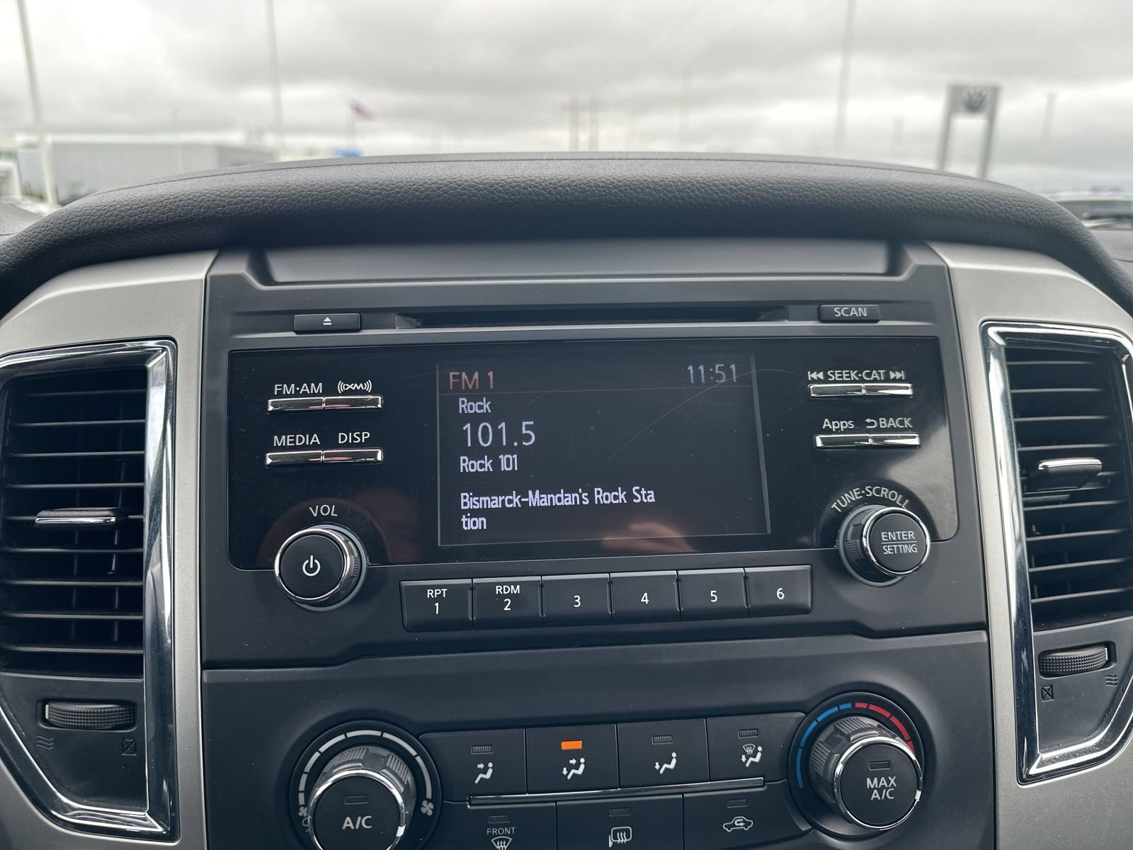 Used 2017 Nissan Titan SV AWD/4WD image 49