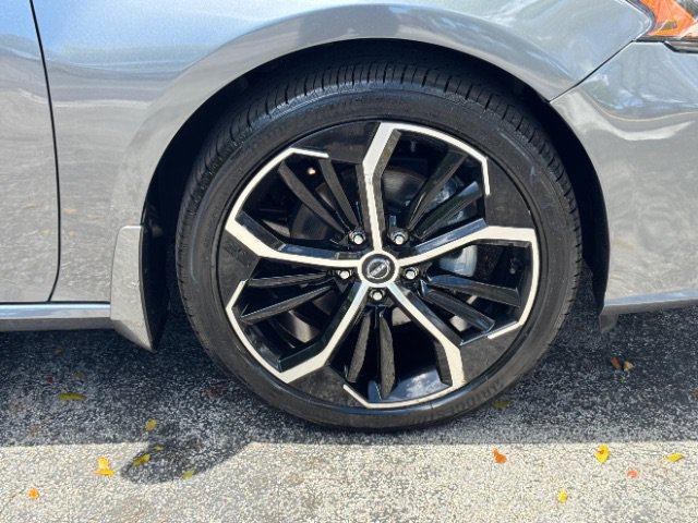 Used 2024 Nissan Altima 2.5 SR w/ SR Premium Package FWD image 12