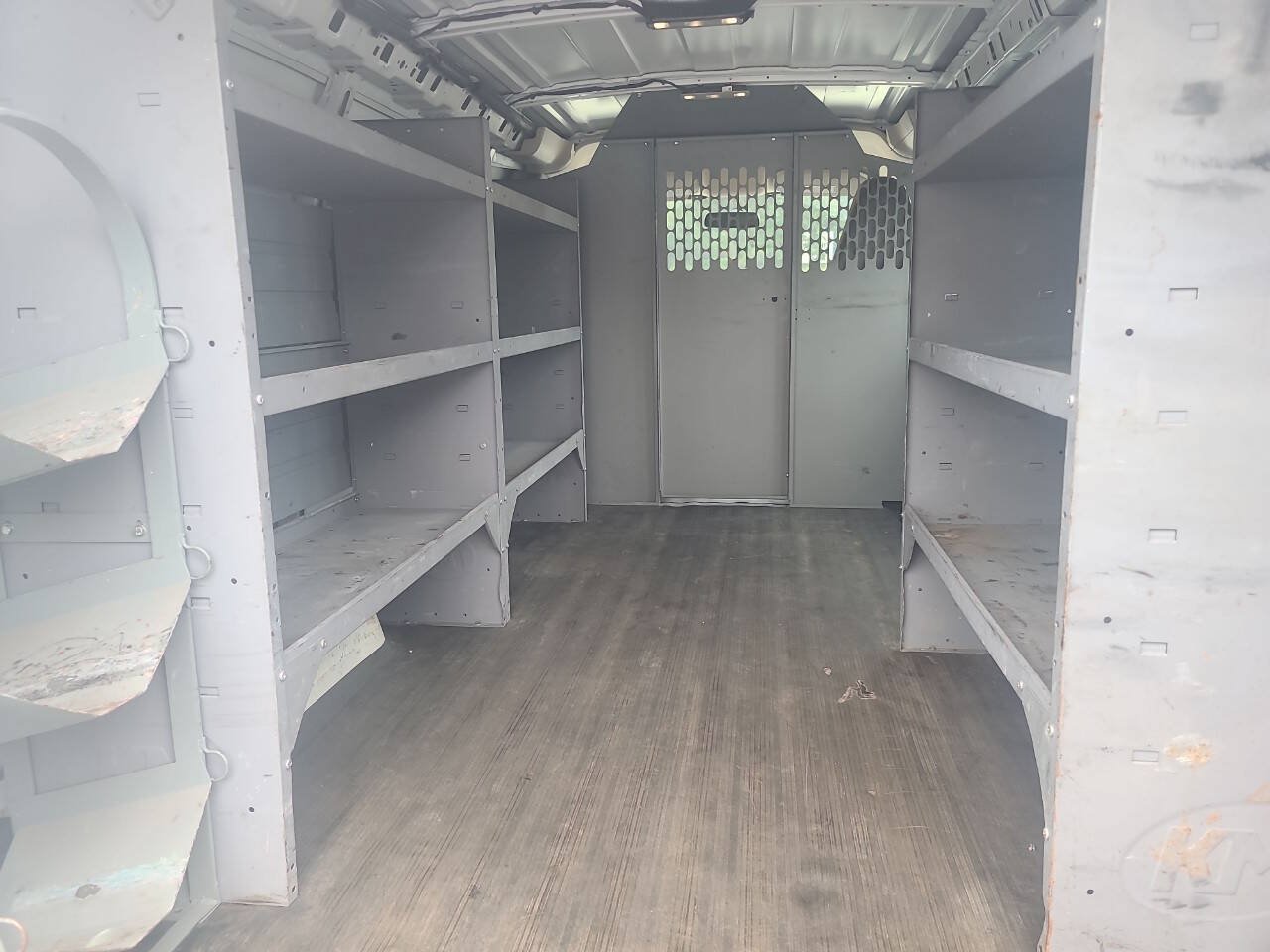 Used 2018 Chevrolet Express 2500 RWD image 23