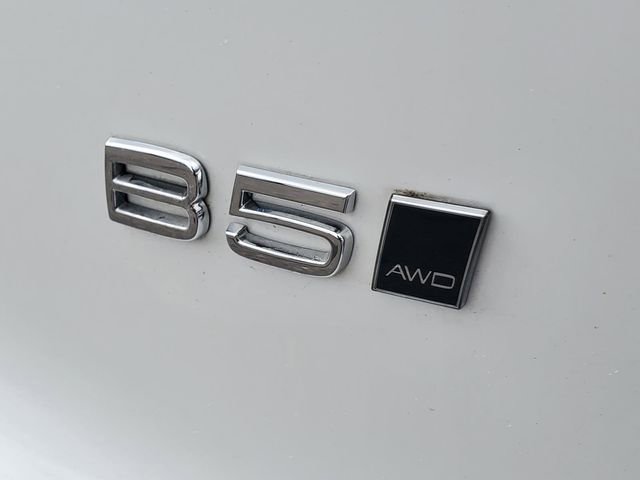 Certified 2025 Volvo XC40 B5 Ultra w/ Protection Package Premier AWD/4WD image 8