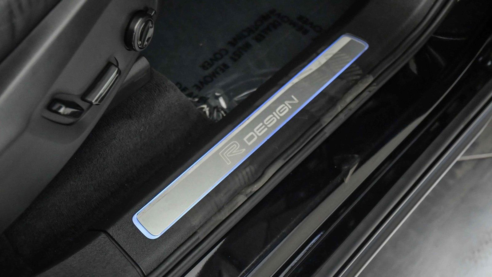 Used 2019 Volvo XC90 T8 R-Design w/ Advanced Package image 21