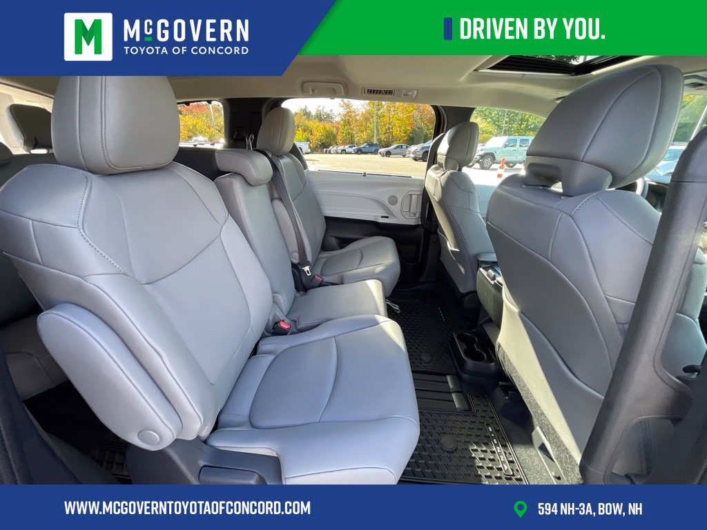 Used 2026 Toyota Sienna XLE FWD image 19