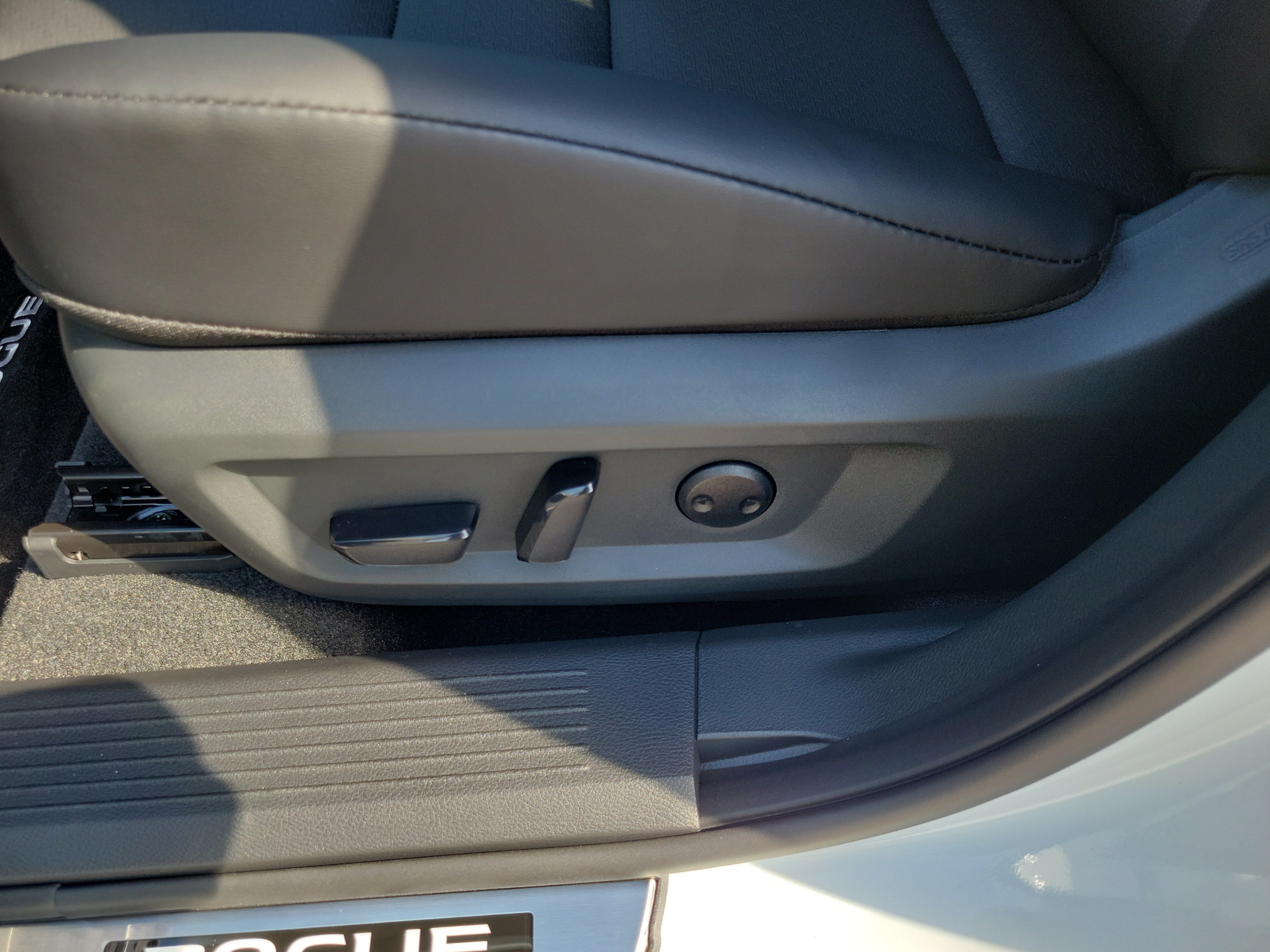 New 2026 Nissan Rogue Dark Armor FWD image 18