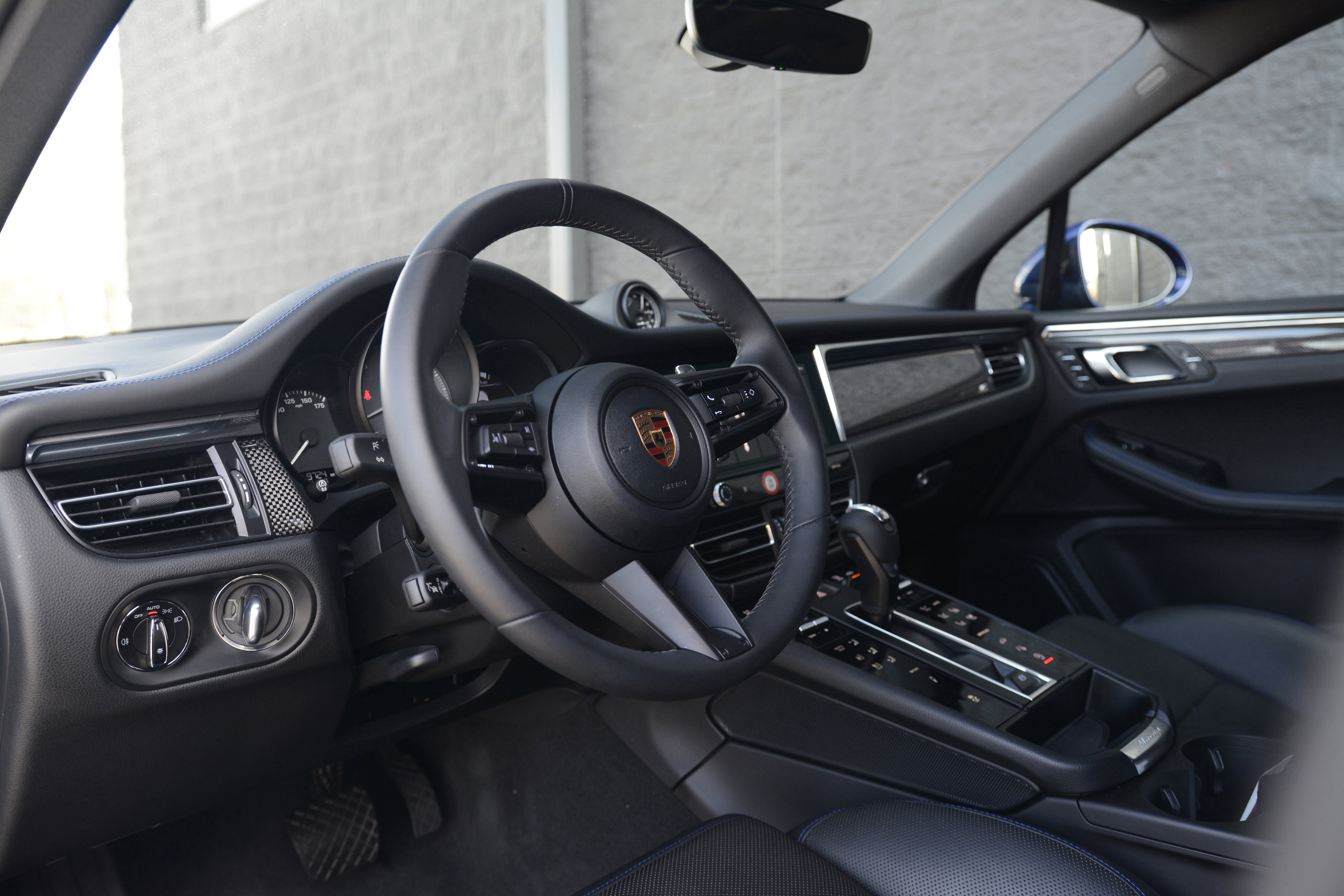 Certified 2025 Porsche Macan S AWD/4WD image 4