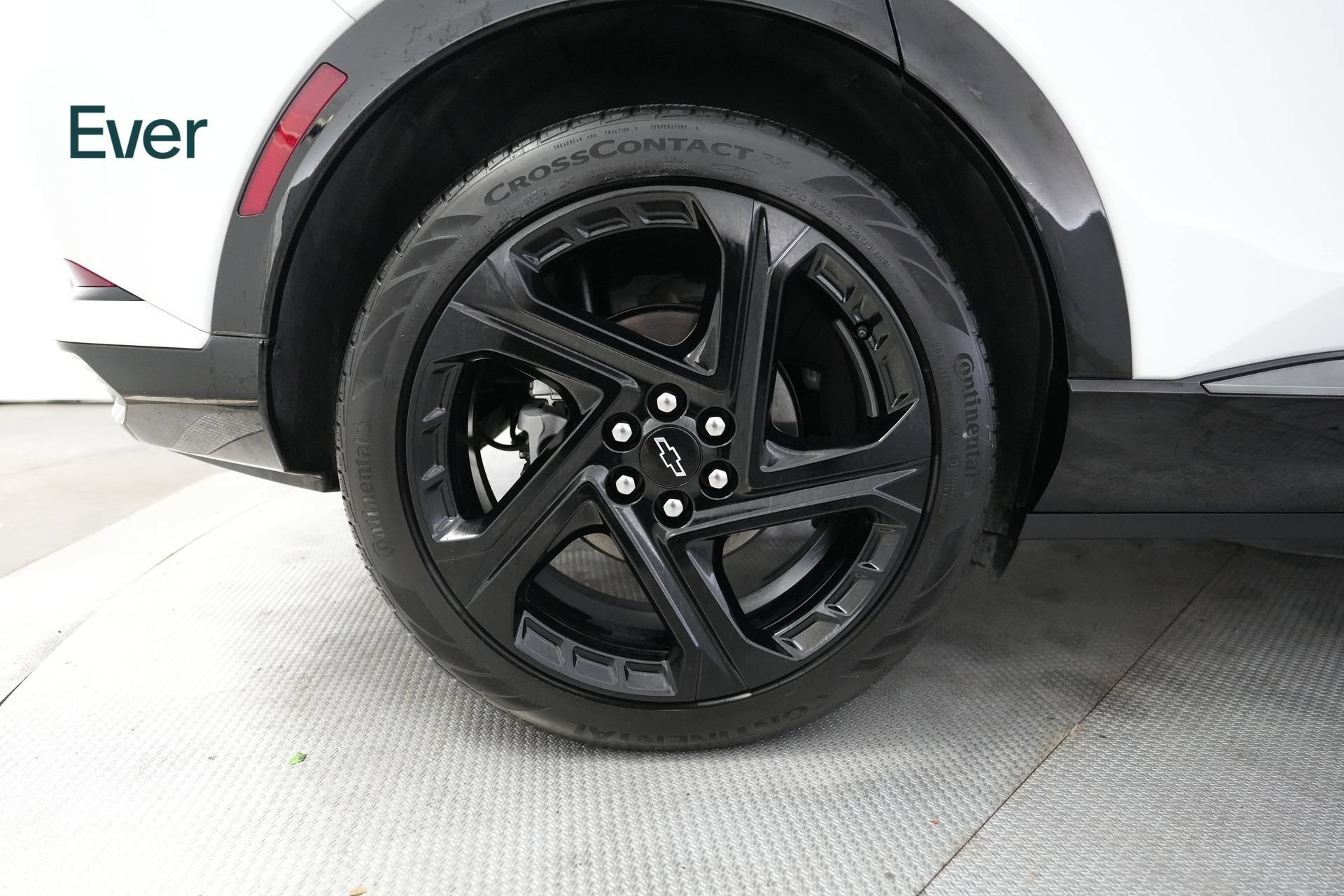 Used 2024 Chevrolet Equinox EV RS FWD image 22
