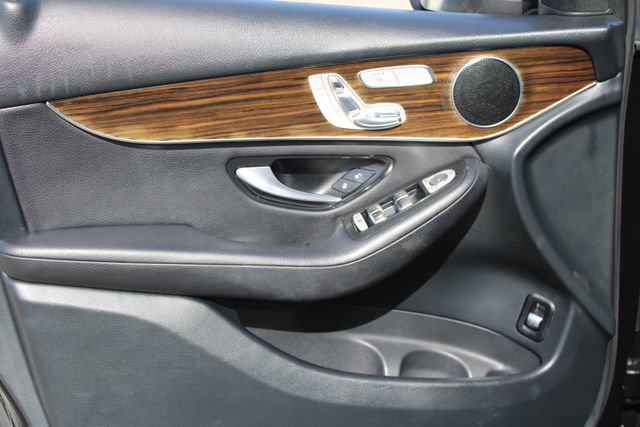 Used 2020 Mercedes-Benz GLC 300 4MATIC image 8