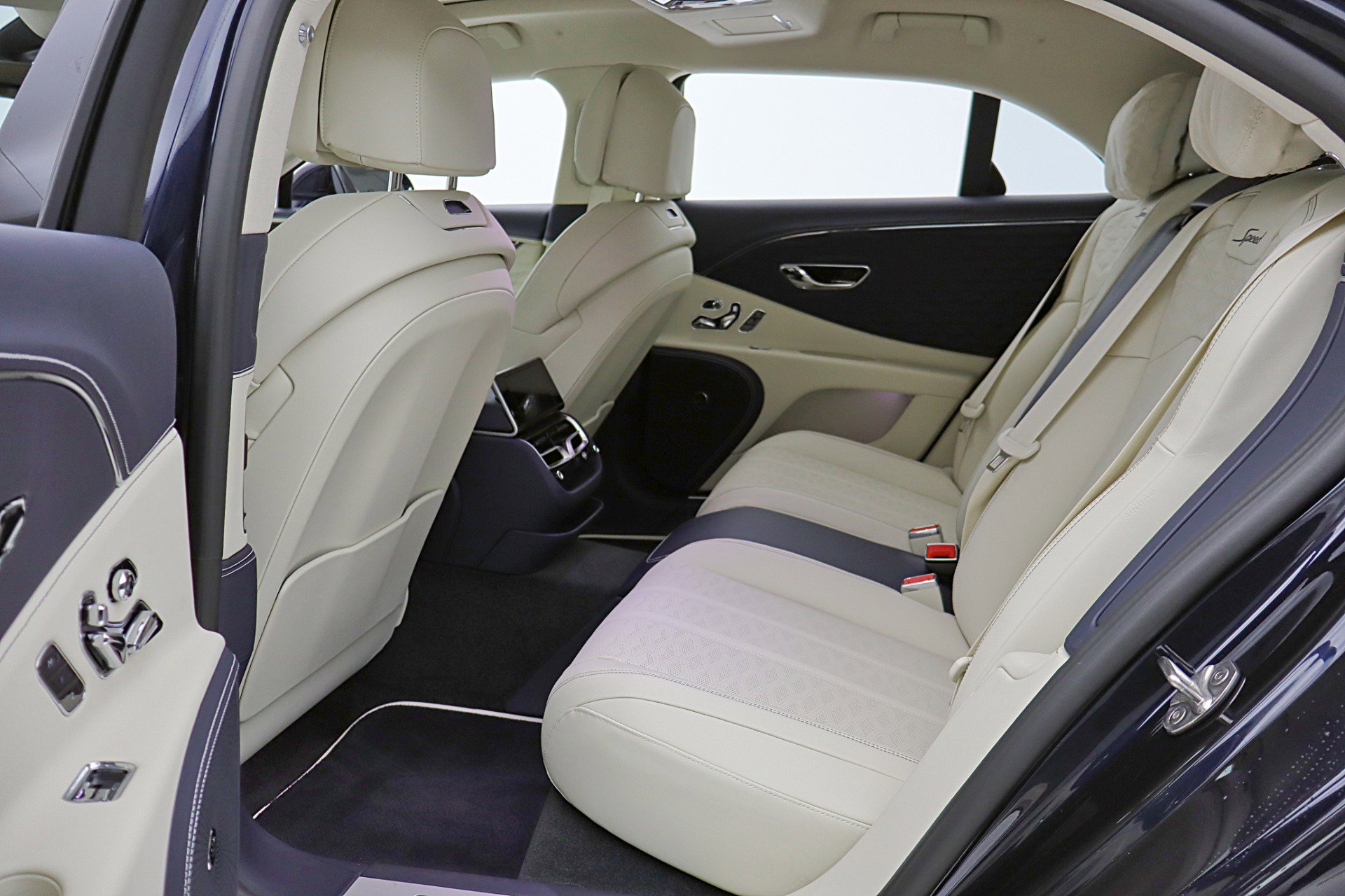 Used 2025 Bentley Flying Spur Plug-In Hybrid image 41