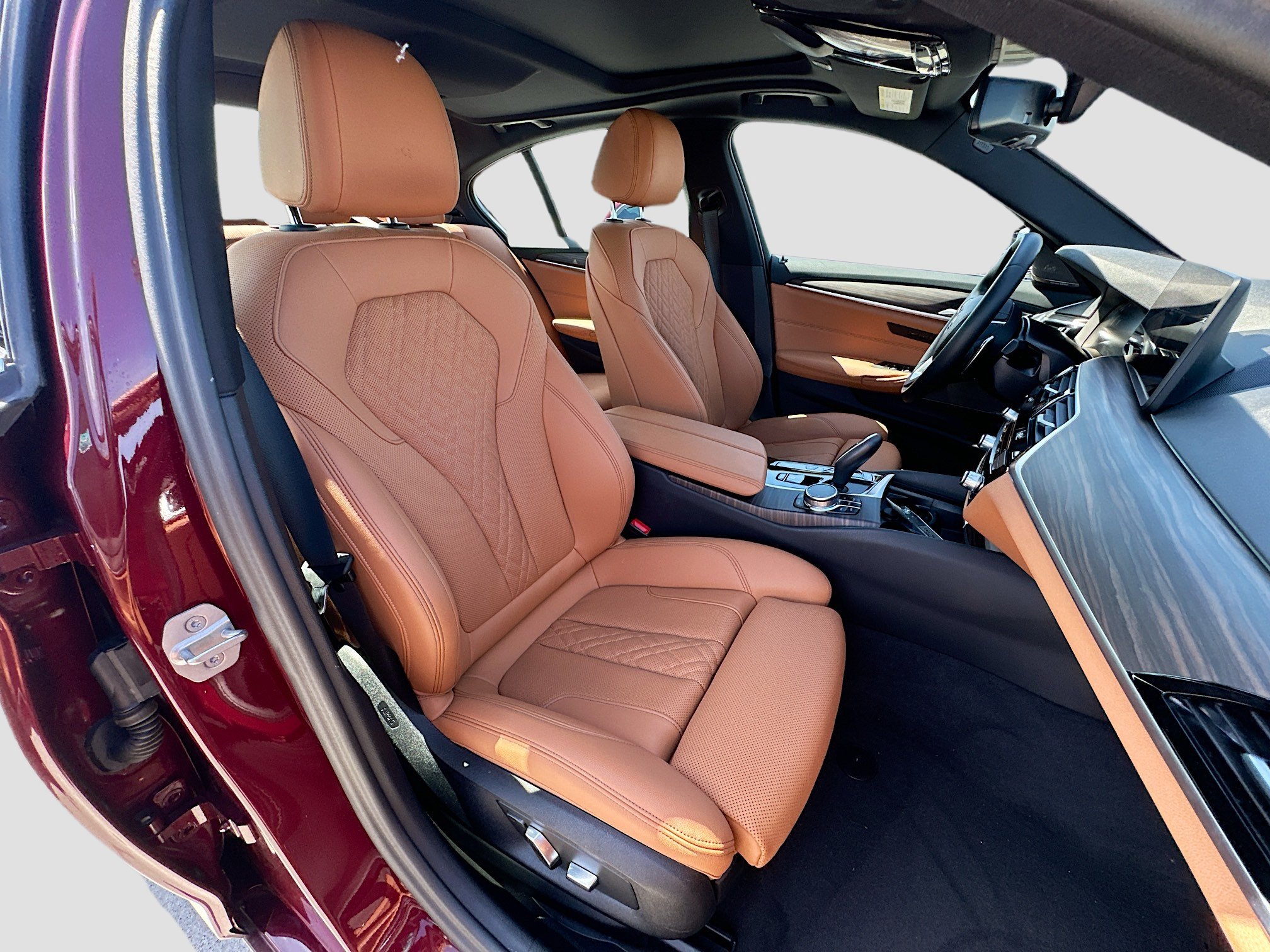 Certified 2023 BMW 530e w/ Premium Package RWD image 30