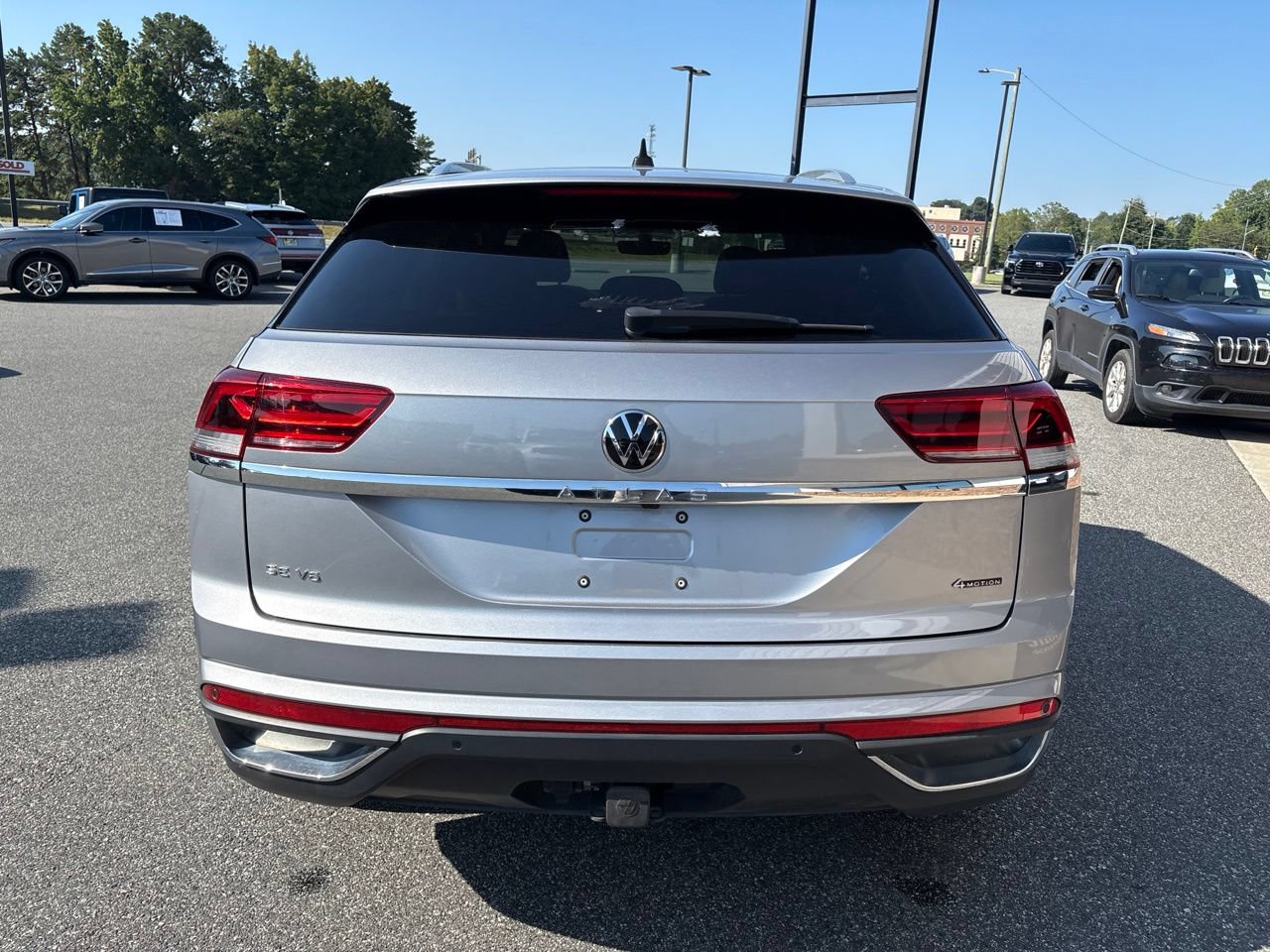 Used 2023 Volkswagen Atlas Cross Sport SE w/ Panoramic Sunroof Package AWD/4WD image 8