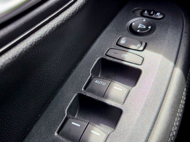 Used 2024 Honda HR-V LX image 34