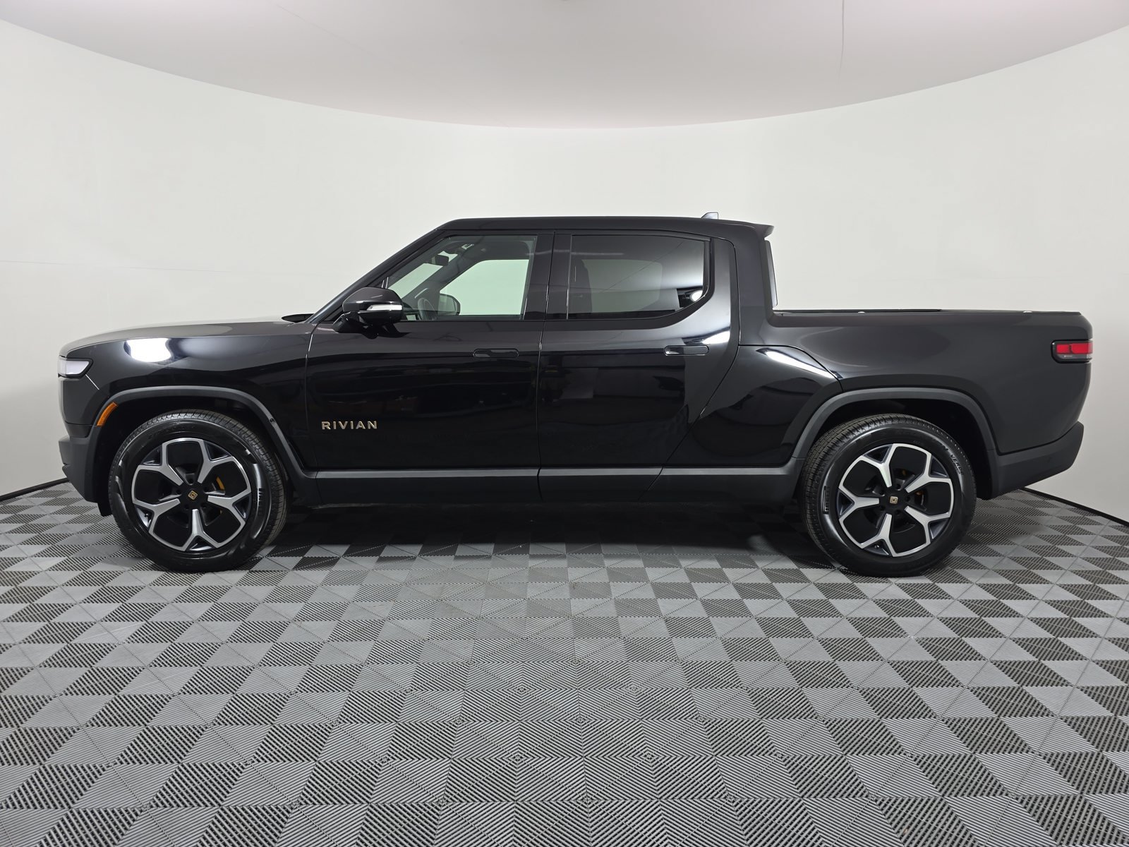 Used 2022 Rivian R1T Adventure AWD/4WD image 2