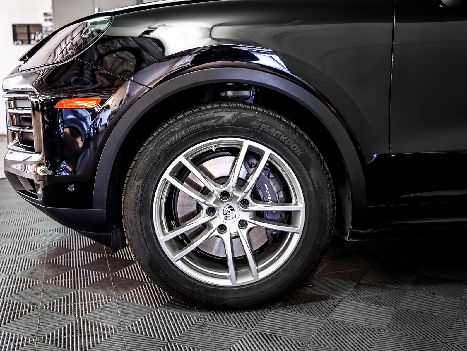 Used 2025 Porsche Cayenne image 14