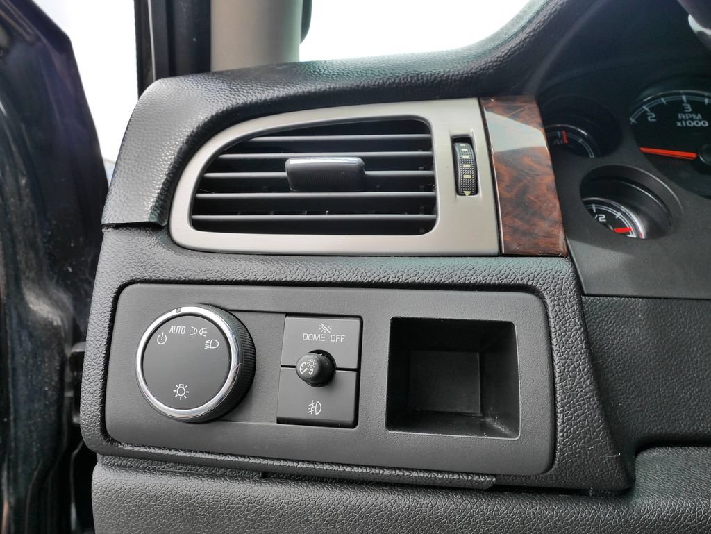 Used 2013 GMC Yukon XL Denali AWD/4WD image 27
