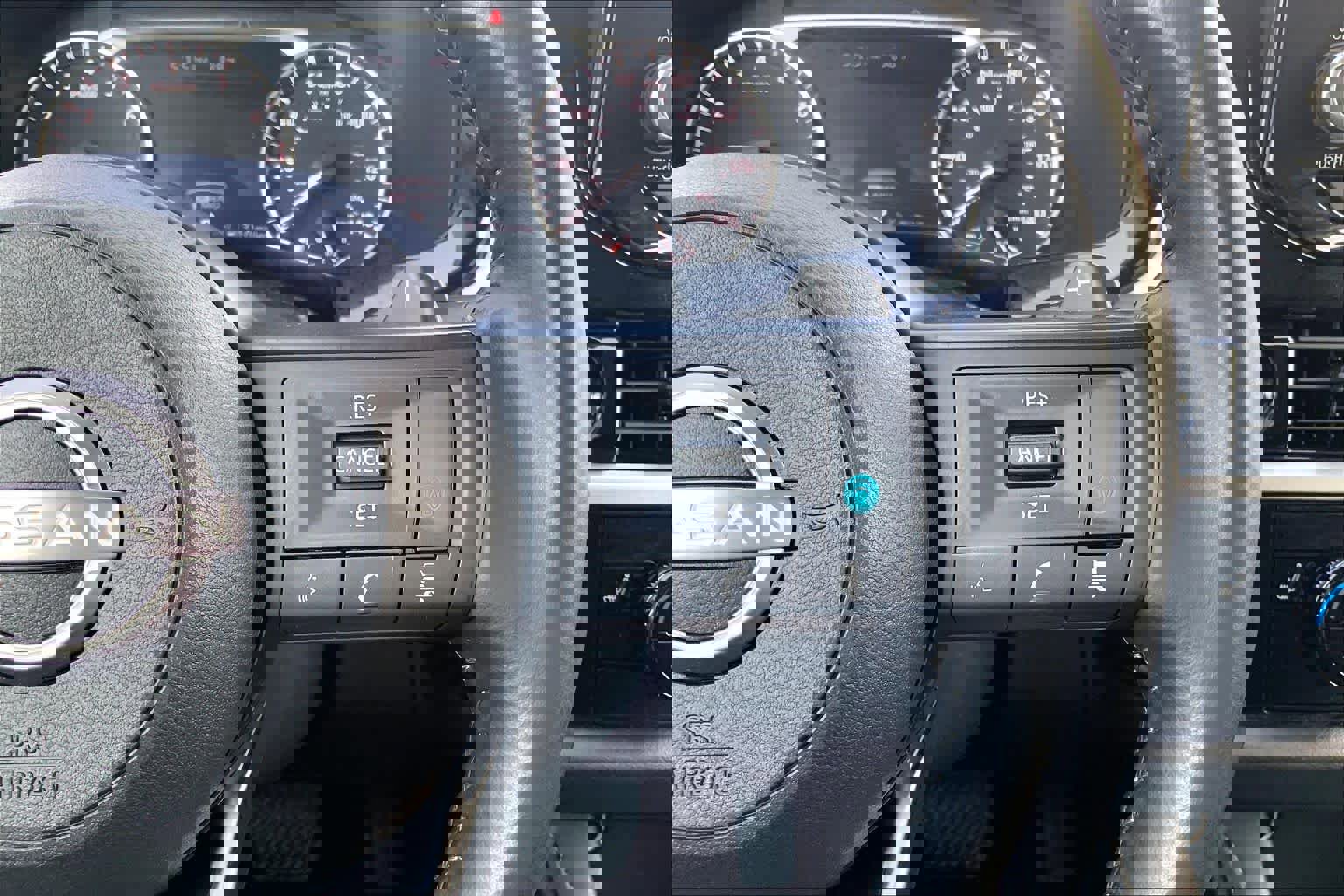 Used 2025 Nissan Pathfinder SV FWD image 25