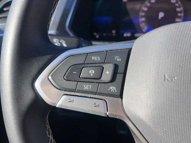 Used 2022 Volkswagen Tiguan SE w/ Panoramic Sunroof Package image 6