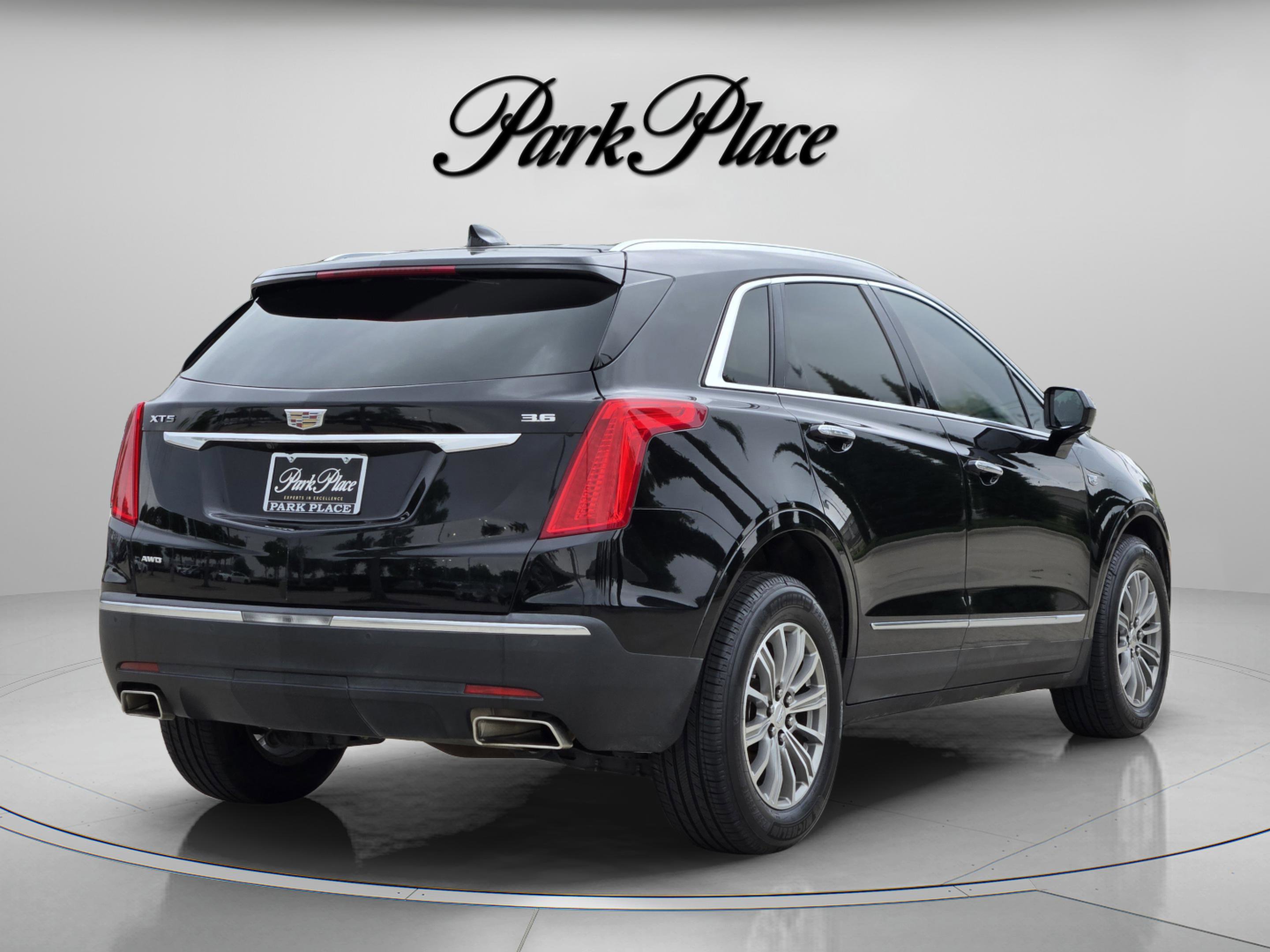 Used 2017 Cadillac XT5 Luxury w/ Driver Awareness Package AWD/4WD image 5
