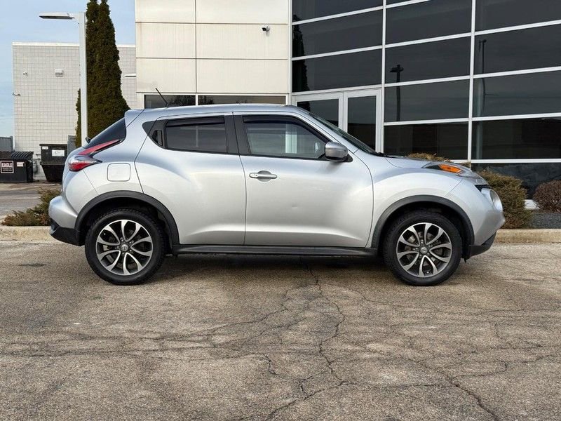 Used 2017 Nissan Juke SV image 2