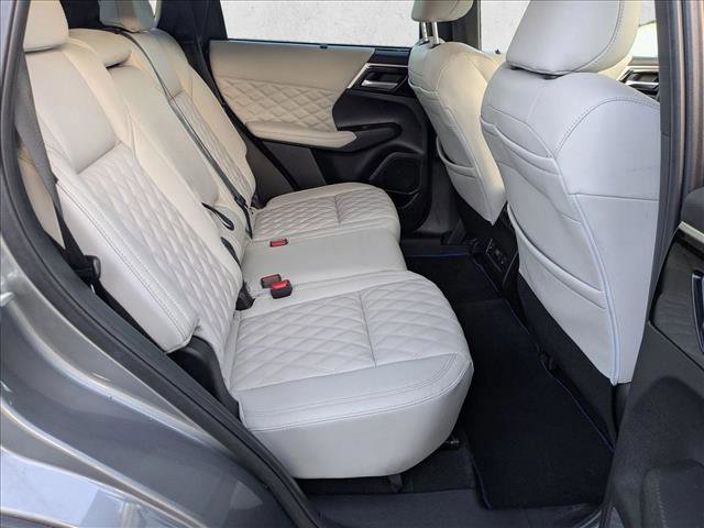 Used 2023 Mitsubishi Outlander SEL AWD/4WD image 18