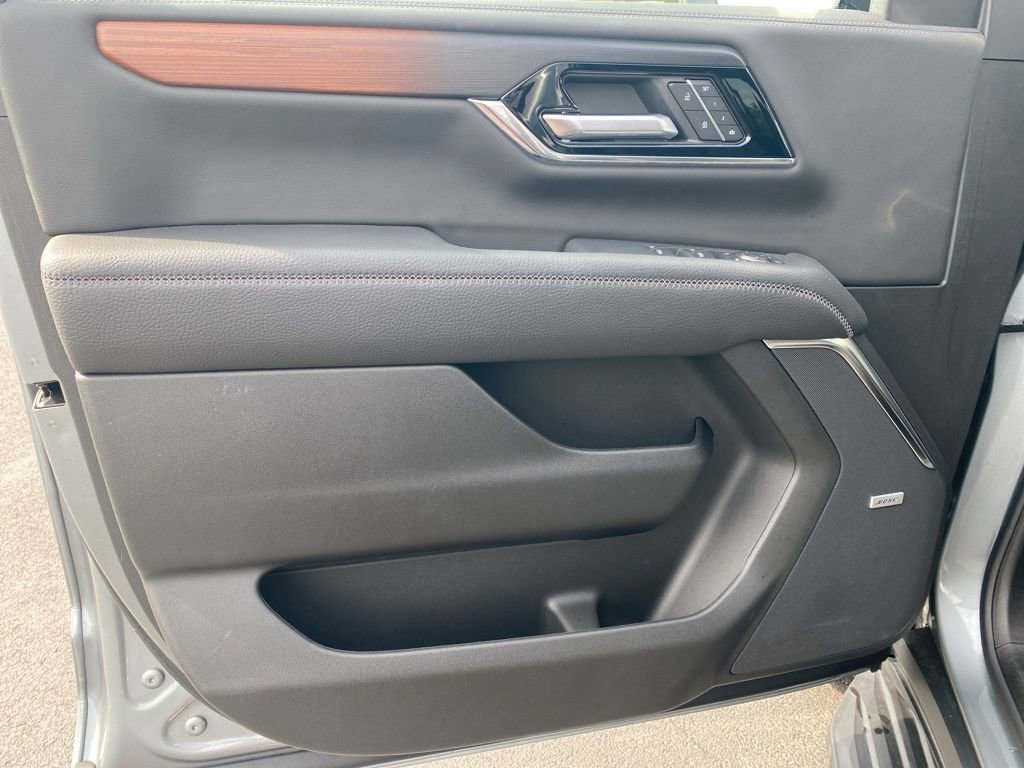 Used 2026 GMC Yukon Denali w/ Advanced Technology Package image 9