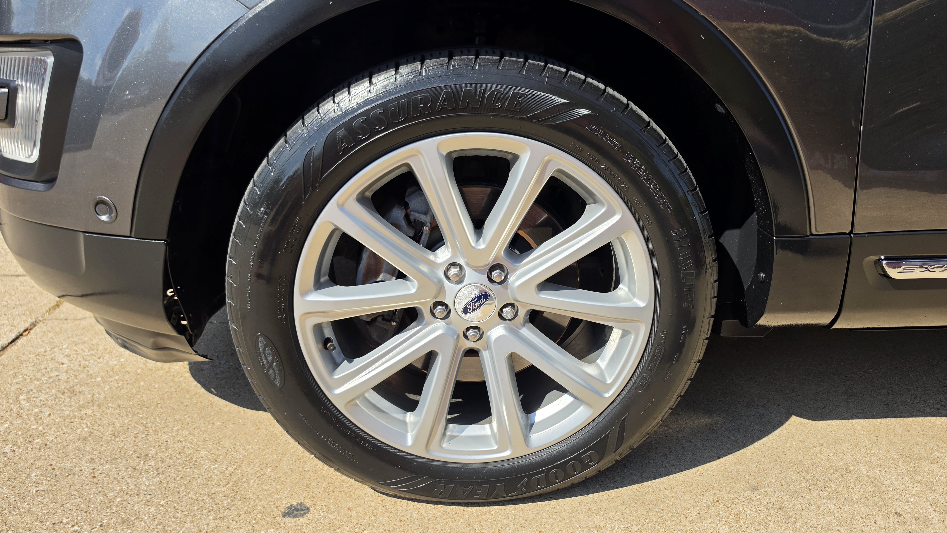 Used 2017 Ford Explorer Limited w/ Equipment Group 301A AWD/4WD image 13