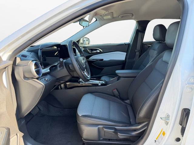 Used 2025 Chevrolet Trax LT w/ LT Convenience Package image 9