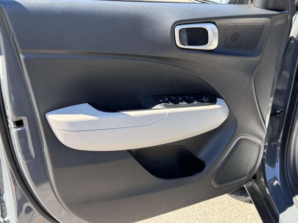Certified 2024 Hyundai Venue SEL FWD image 18