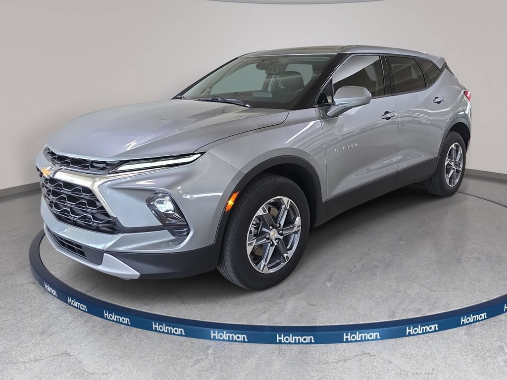 Used 2025 Chevrolet Blazer LT FWD image 1