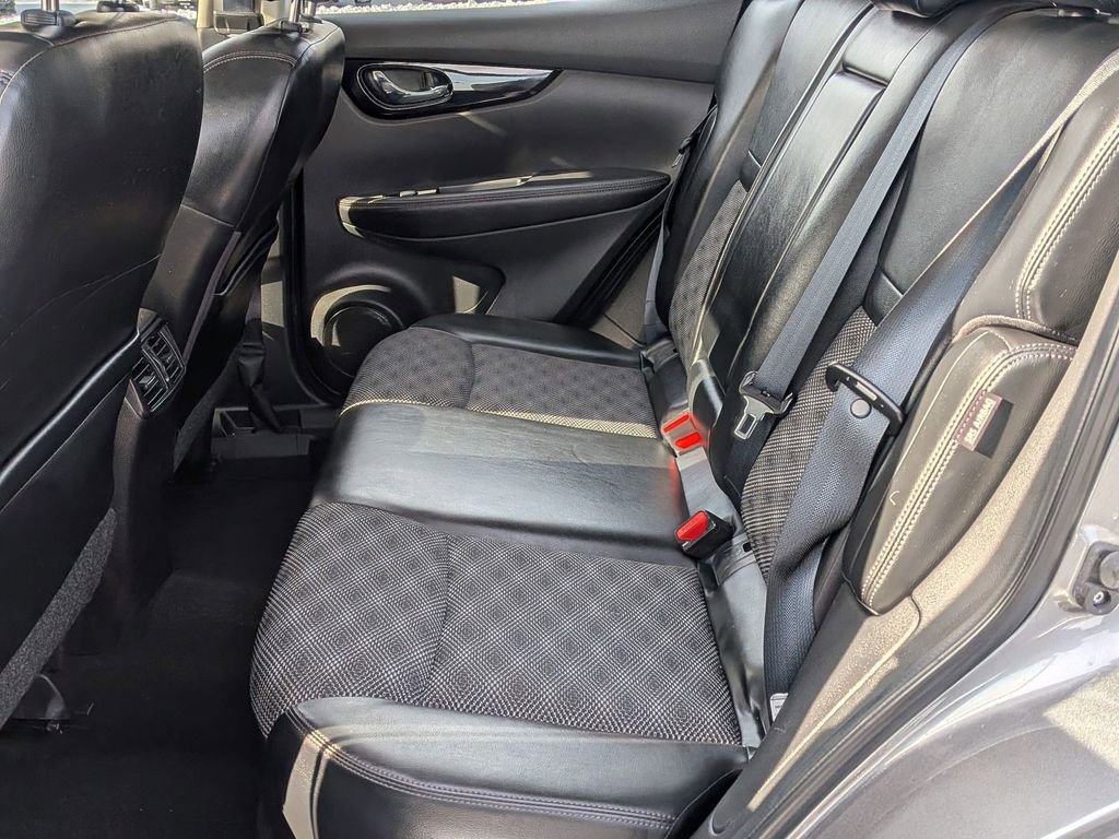 Used 2022 Nissan Rogue Sport SV w/ Technology Package image 19